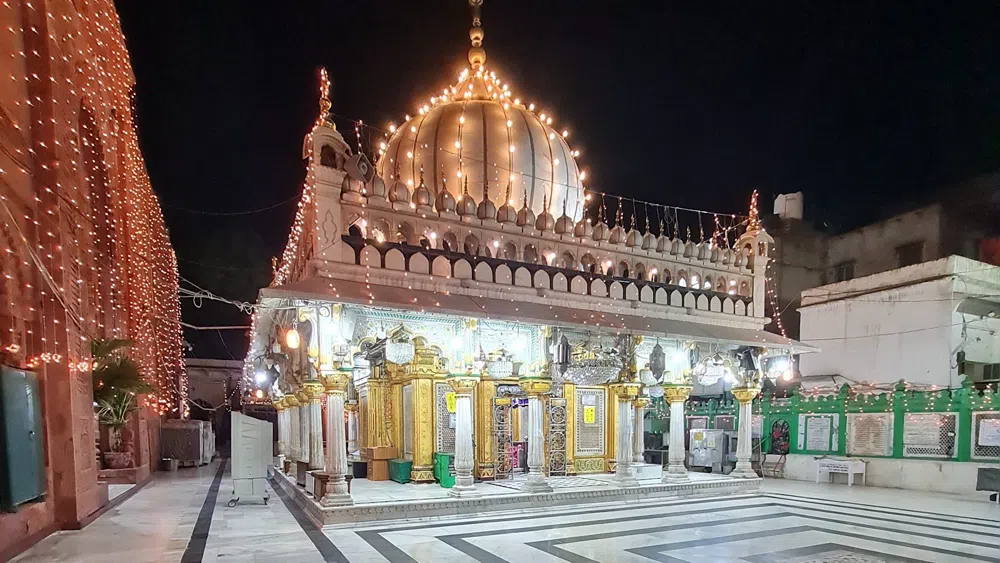 Delhi's Sufi Soul: Thursday Night Qawwali at Nizamuddin Dargah