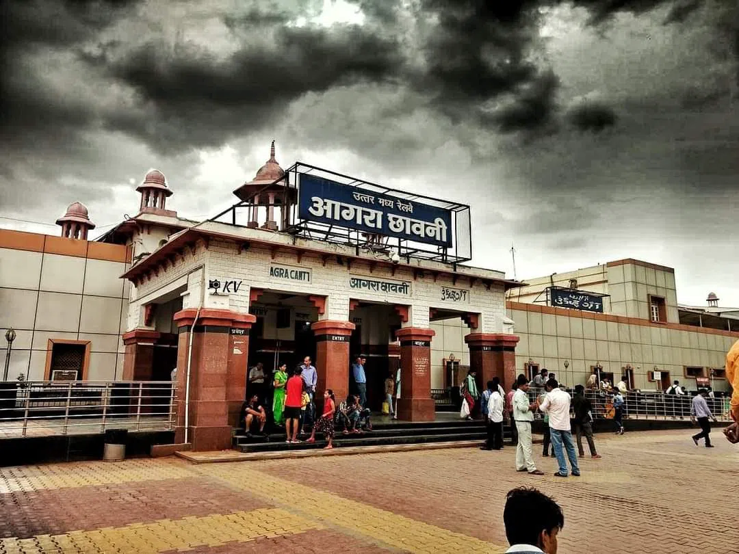 Agra Cantt railway station, Delhi