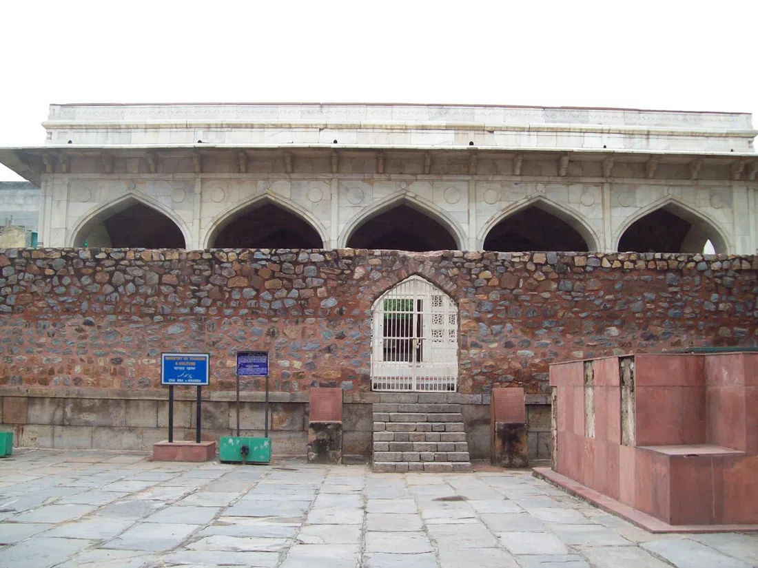 Chausath Khamba, Delhi