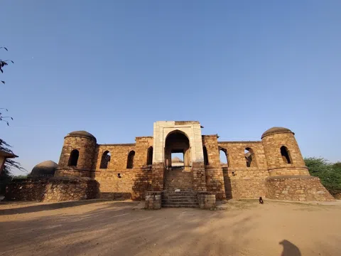 Walking Delhi's Tombs From the Slave Kings to the Last Mughal