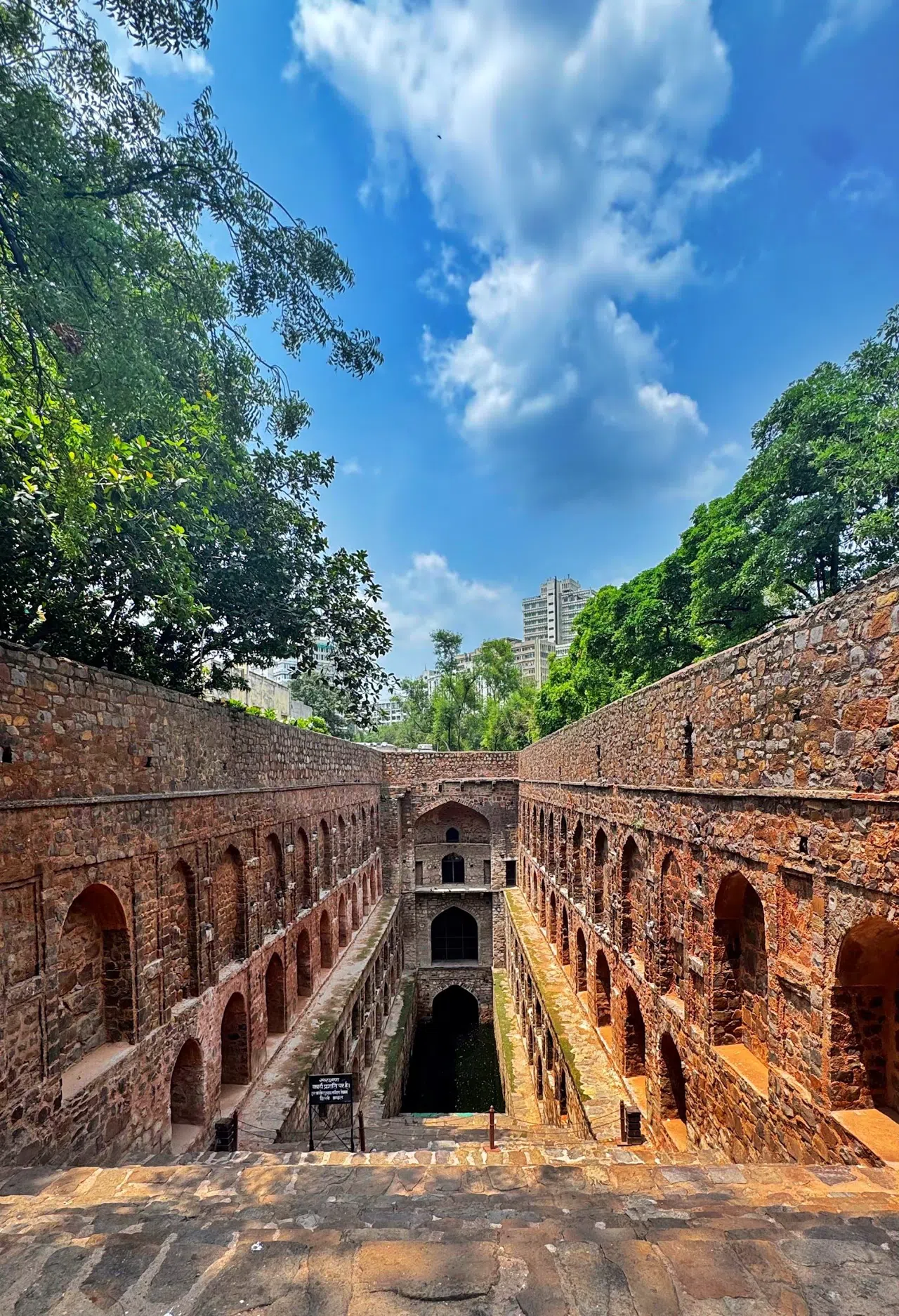 Los Pozos Escalonados de Delhi: los Antiguos Palacios de Agua Ocultos Bajo la Megaciudad